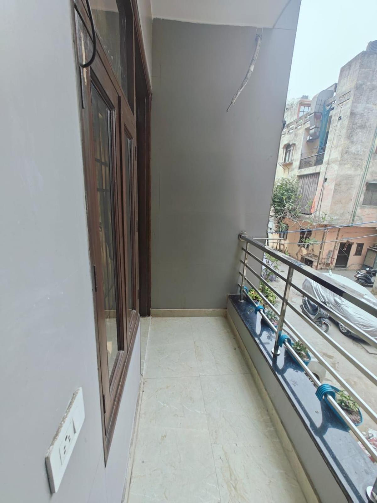 Cosy In Delhi Apartment