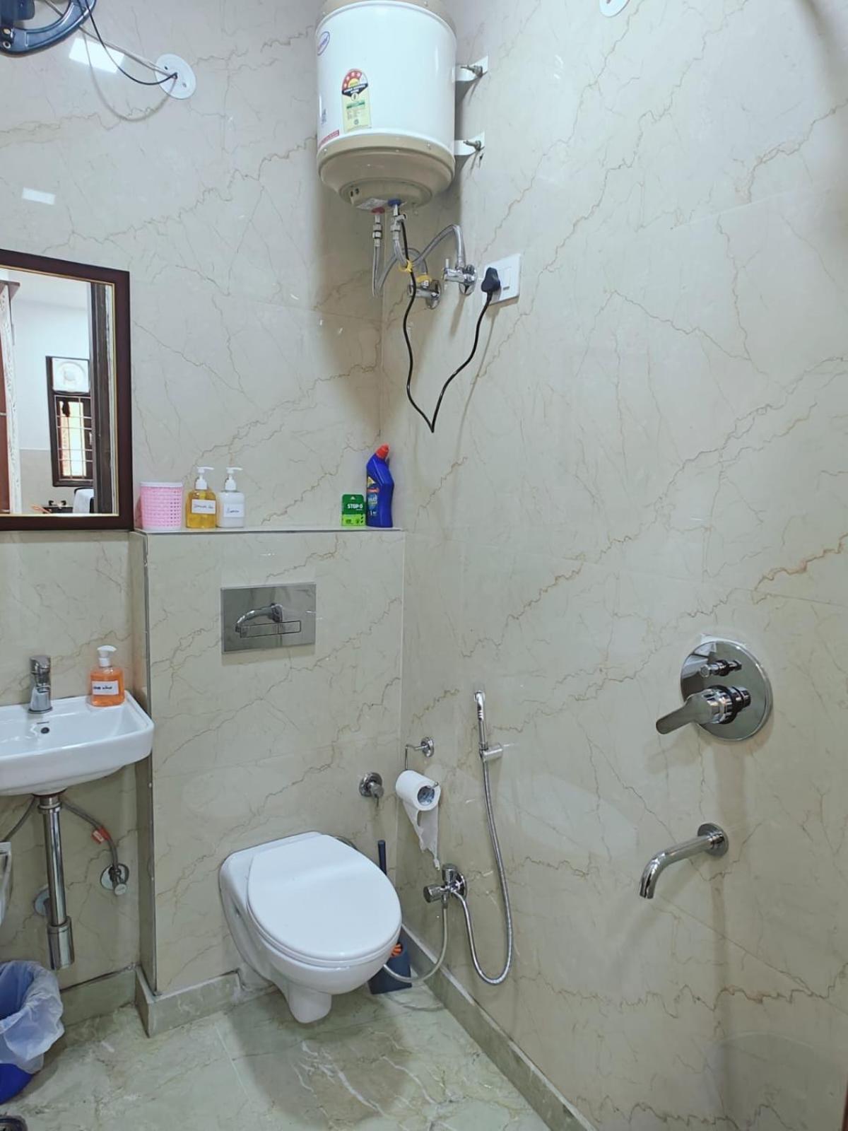 Cosy In Delhi Apartment