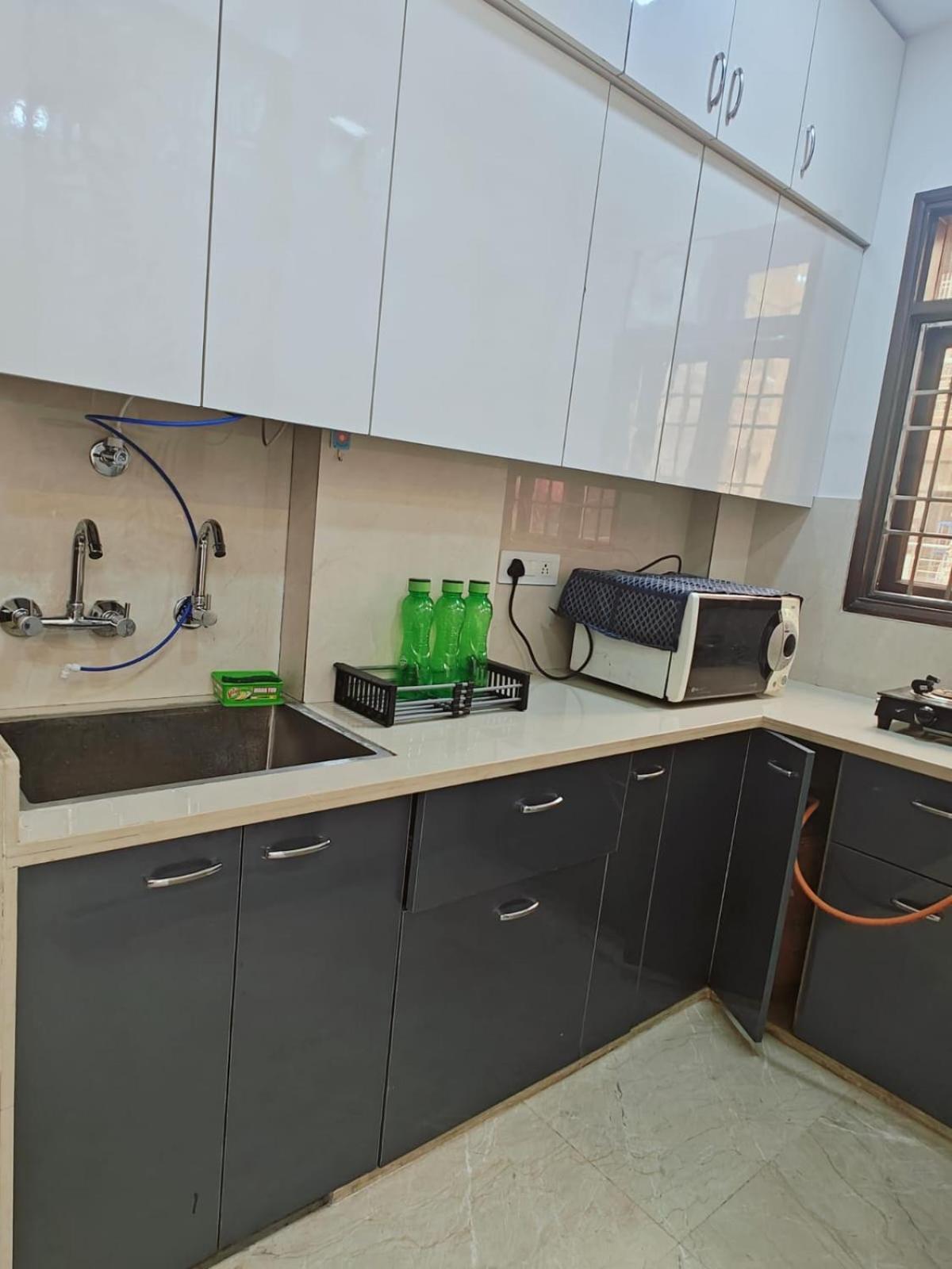 Cosy In Delhi Apartment *
