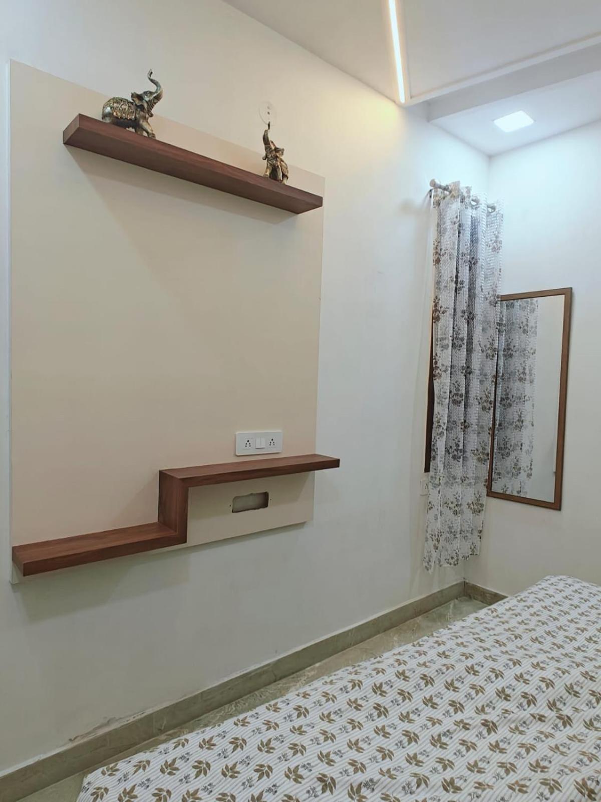 Cosy In Delhi Apartment *
